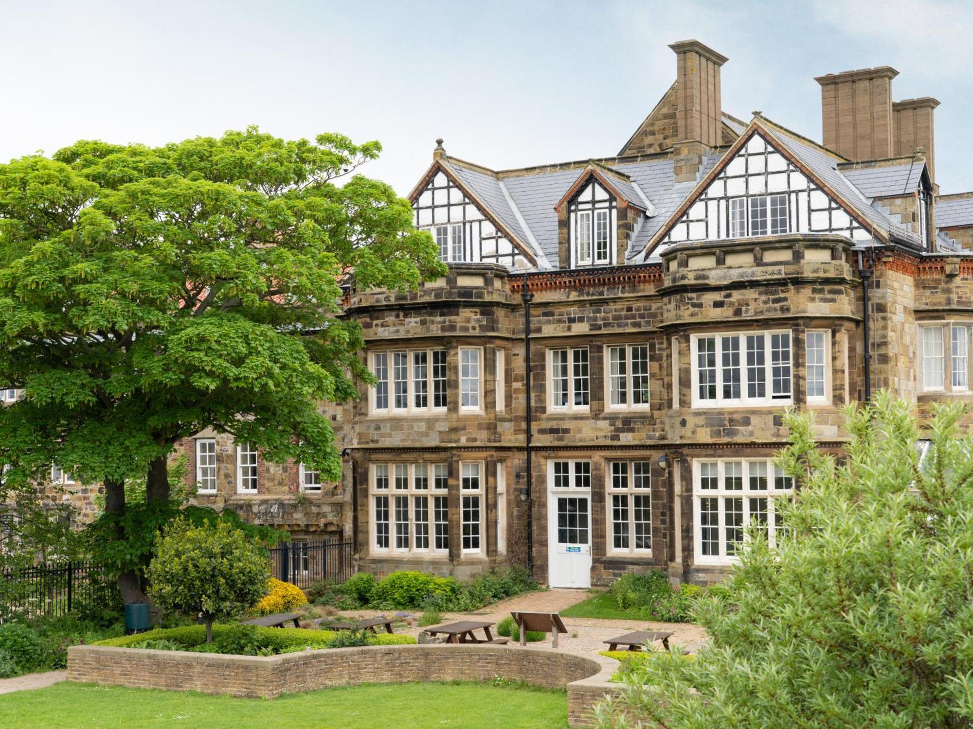 Yha Whitby Hostel Exterior foto
