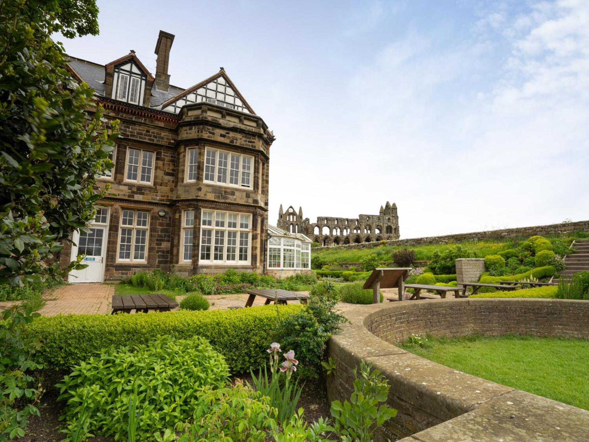 Yha Whitby Hostel Exterior foto